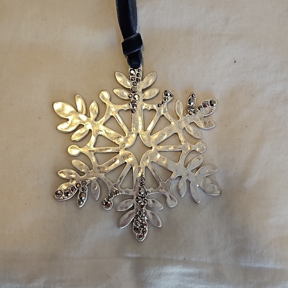 🪅 Snow Flake Christmas Tree Ornament - Picture 2 of 4
